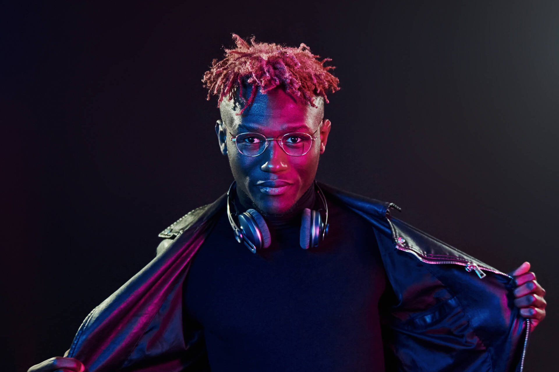 نوثق لحظاتكم بأعلى درجات الاحترافية والإبداع، لتحيا ذكرياتكم الجميلة بجودة استثنائية لا تُنسى